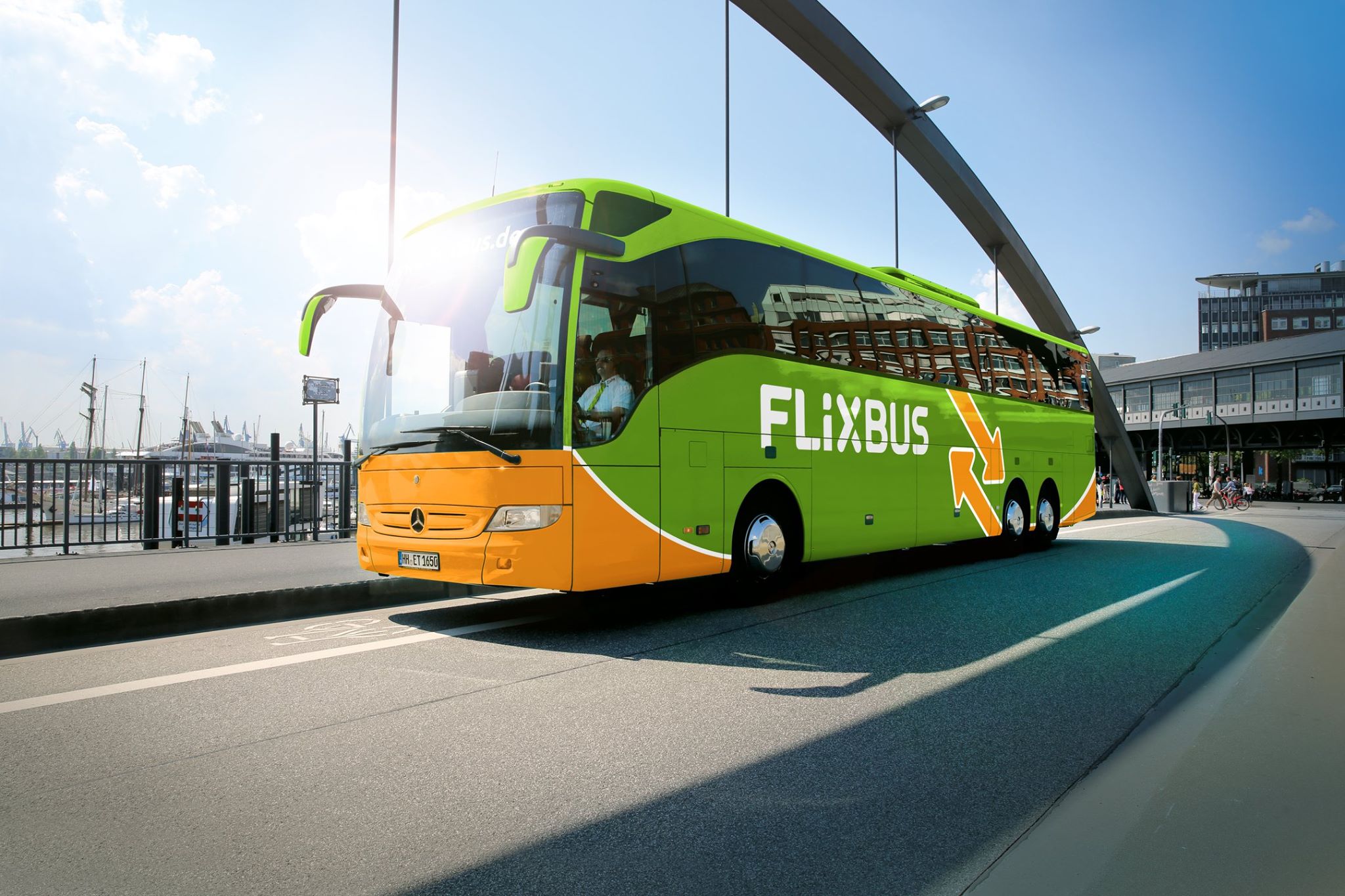 Бигтранстур автобусные. Фликсбус. Flixbus Женева аэропорт. Автобусы фликсбус в Германии. Современные автобусы.